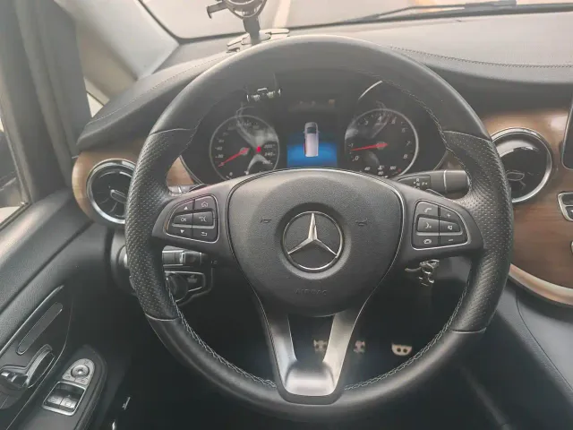 Mercedes-Benz V-Class — Фото автомобиля 10