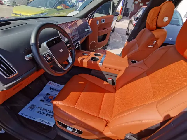 Li Auto L8 — Фото автомобиля 12