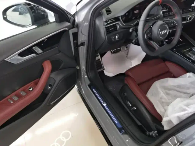 Audi A4L — Фото автомобиля 15