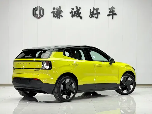 Volvo EX30 — Фото автомобиля 5