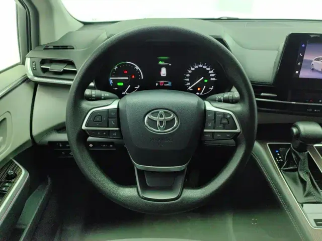 Toyota Granvia — Фото автомобиля 15