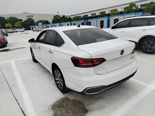 Volkswagen Lavida — Фото автомобиля 4