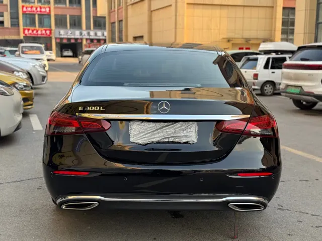Mercedes-Benz E-Class — Фото автомобиля 17