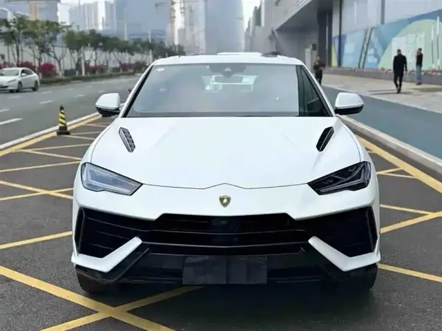 Lamborghini Urus — Фото автомобиля 2