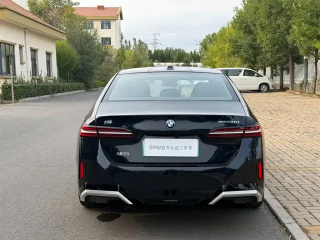 BMW BMW i5 2025 eDrive 40L M Sport Package — Фото автомобиля 4