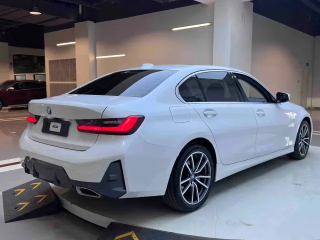 BMW 3 Series — Фото автомобиля 5