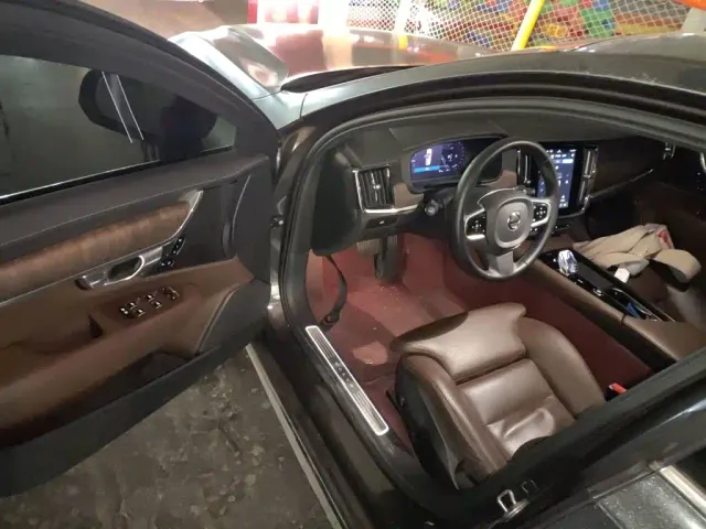 Volvo S90 — Фото автомобиля 11