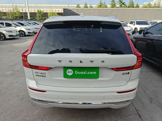 Volvo XC60 — Фото автомобиля 5