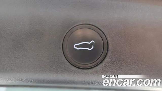 Tesla Model Y — Фото автомобиля 18