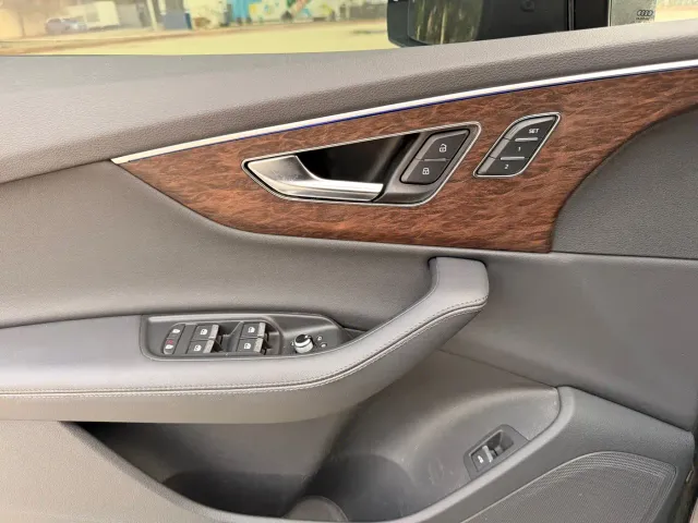 Audi Q7 — Фото автомобиля 6