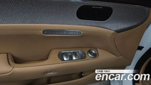 Genesis G90 — Фото автомобиля 25
