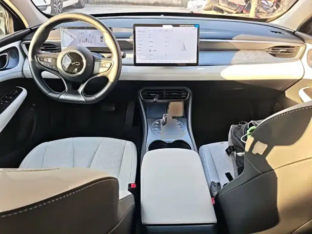 BYD Seal 05 DM-i — Фото автомобиля 9