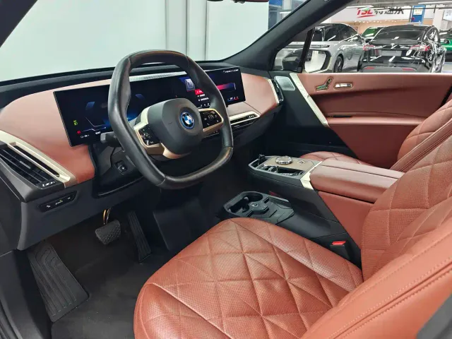 BMW iX M60 — Фото автомобиля 19