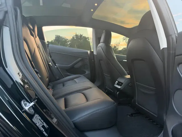 Tesla Model 3 — Фото автомобиля 12