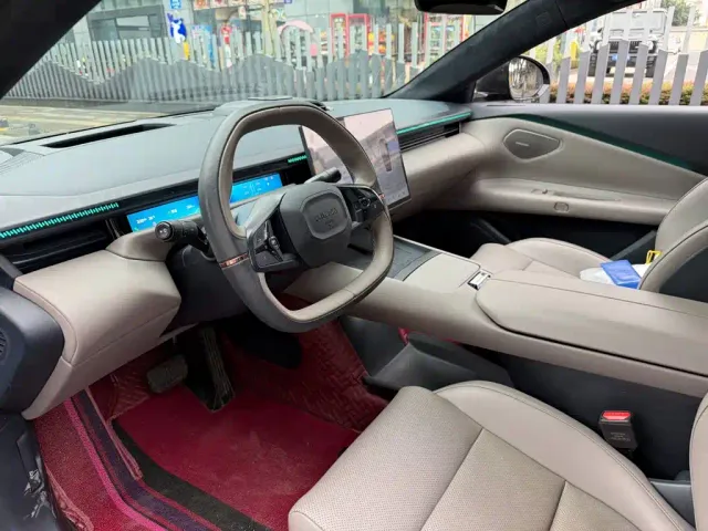 Lynk & Co Z10 — Фото автомобиля 7