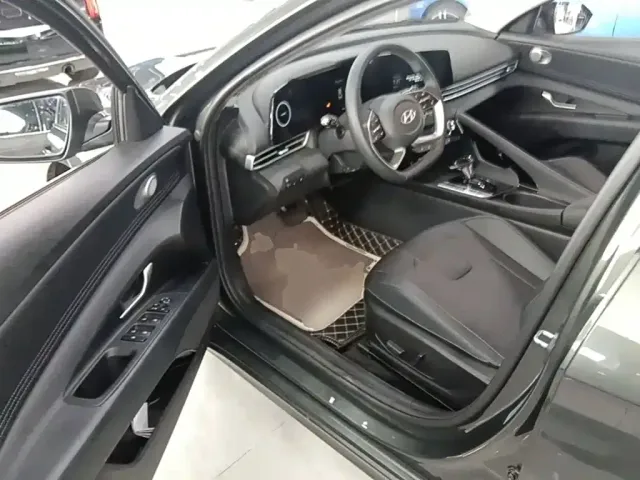Hyundai Elantra — Фото автомобиля 15