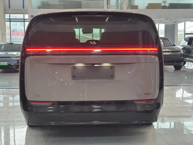 Li Auto MEGA — Фото автомобиля 4