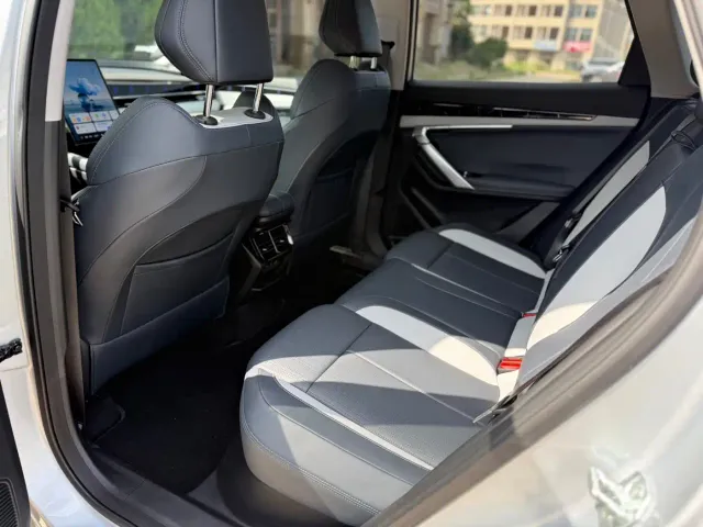 Geely Boyue L — Фото автомобиля 8