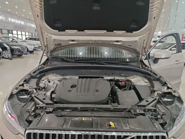 Volvo XC60 — Фото автомобиля 19