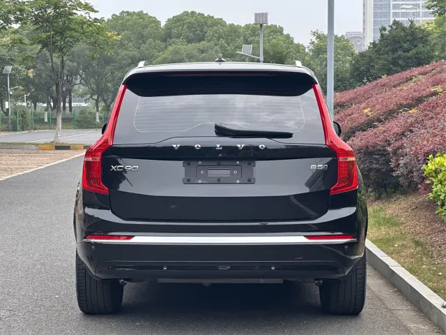 Volvo XC90 — Фото автомобиля 4