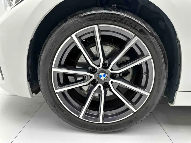 BMW 3 Series — Фото автомобиля 23