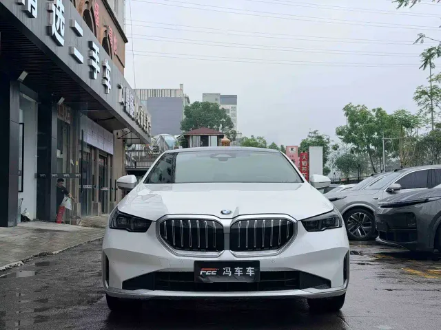 BMW 5 Series — Фото автомобиля 2