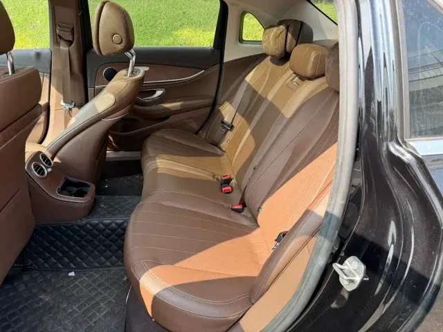 Mercedes-Benz E-Class — Фото автомобиля 12
