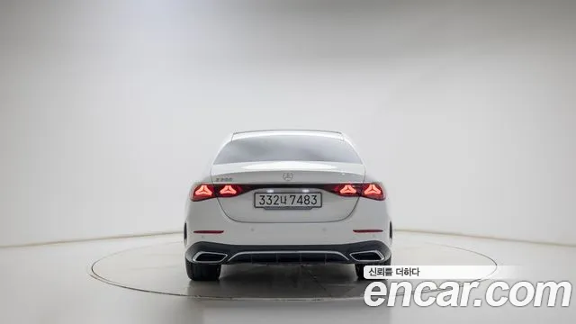 Mercedes-Benz E-Class — Фото автомобиля 4