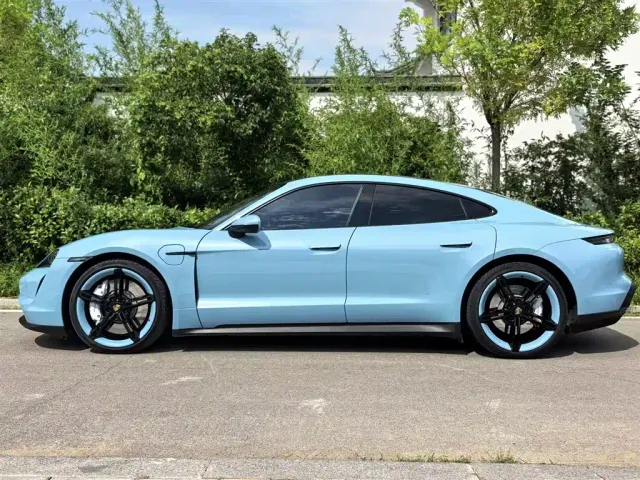 Porsche Taycan — Фото автомобиля 4