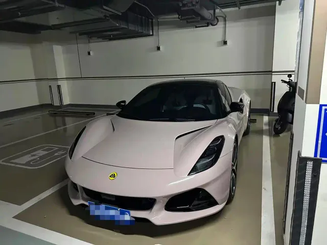Lotus Emira — Фото автомобиля 2