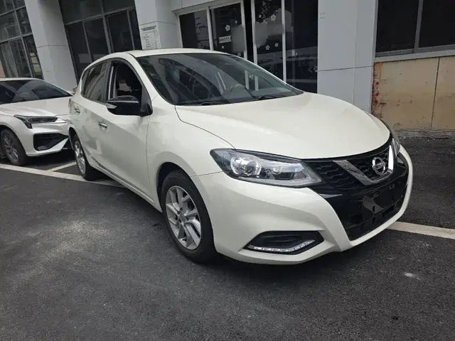 Nissan Tiida — Фото автомобиля 3