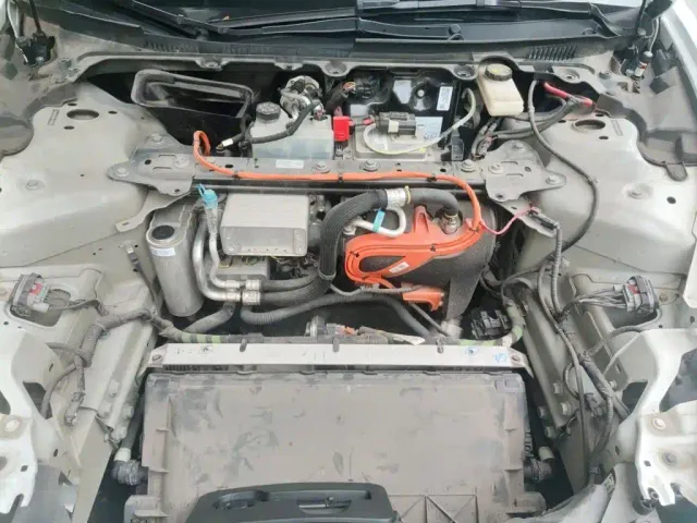 Tesla Model 3 — Фото автомобиля 16