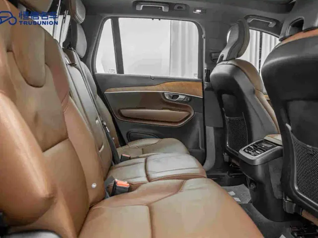 Volvo XC90 — Фото автомобиля 16