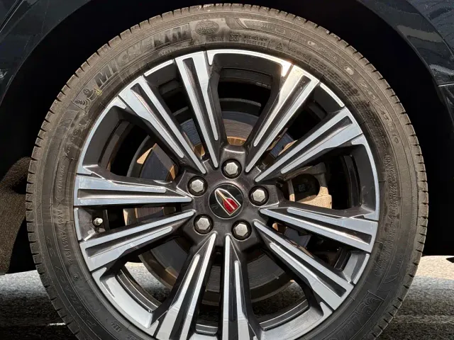 Hongqi H9 — Фото автомобиля 10
