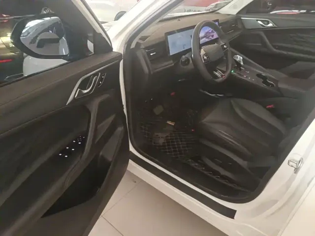 Roewe RX5 — Фото автомобиля 15