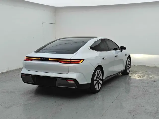 Geely Galaxy E8 — Фото автомобиля 7
