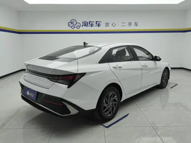 Hyundai Elantra — Фото автомобиля 3