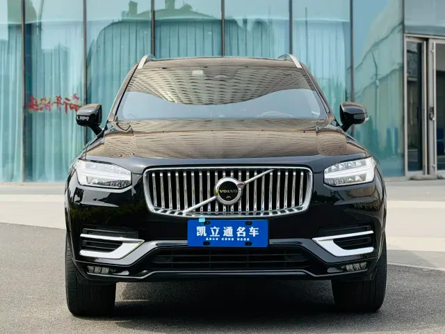 Volvo XC90 — Фото автомобиля 2