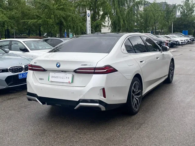 BMW i5 — Фото автомобиля 6