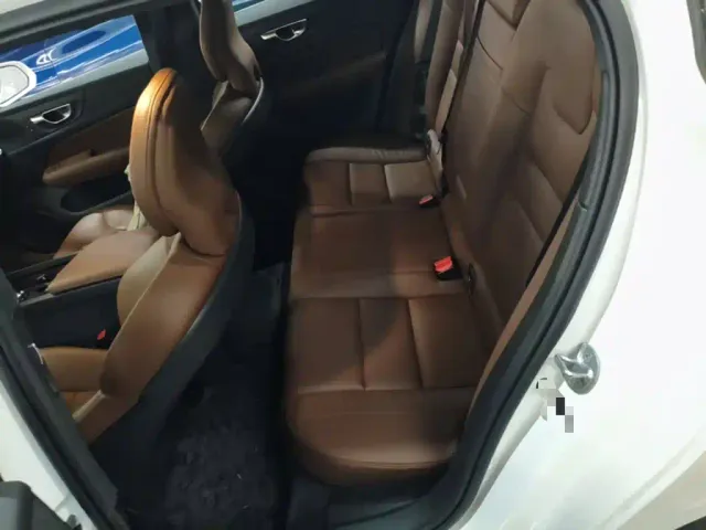 Volvo S60 — Фото автомобиля 16