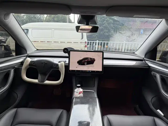 Tesla Model Y — Фото автомобиля 9