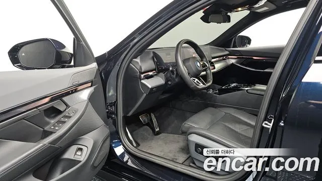 BMW i5 G60 — Фото автомобиля 10