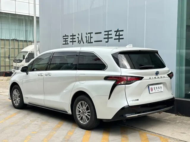 Toyota Sienna — Фото автомобиля 9