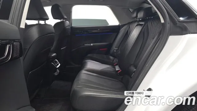 Hyundai Grandeur Grandeur (GN7) 2.5 Бензин 2WD — Фото автомобиля 26