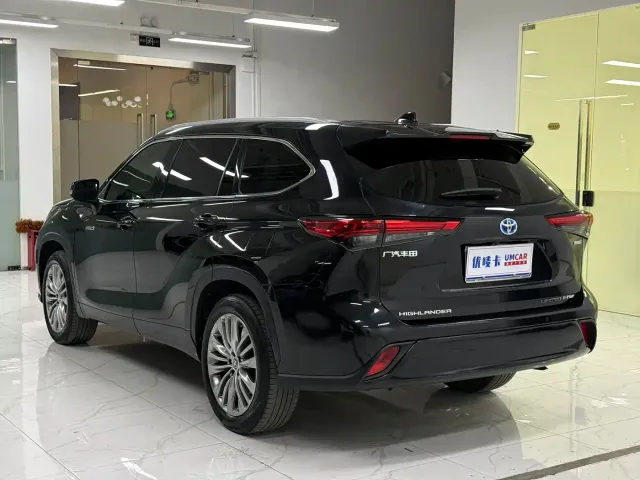 Toyota Highlander — Фото автомобиля 4