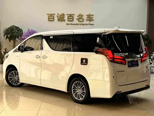 Toyota Alphard — Фото автомобиля 7
