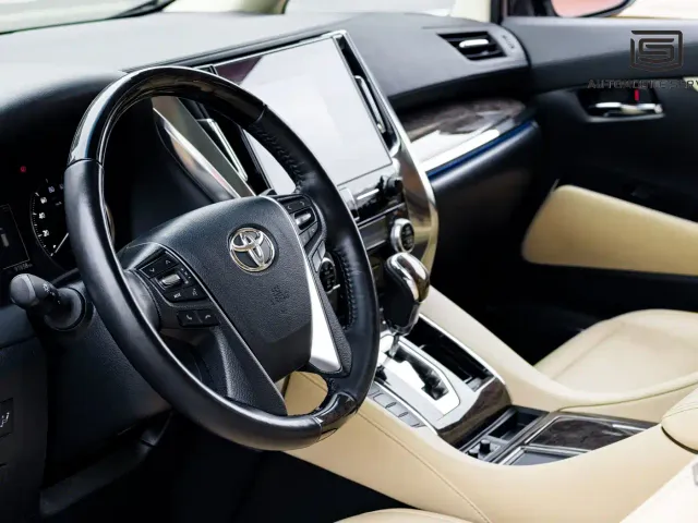Toyota Alphard — Фото автомобиля 8