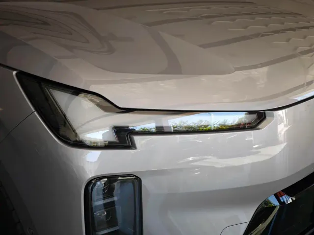 Volvo XC70 Plug-in Hybrid — Фото автомобиля 2