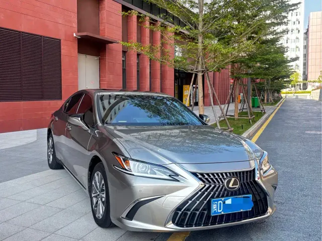 Lexus ES — Фото автомобиля 3