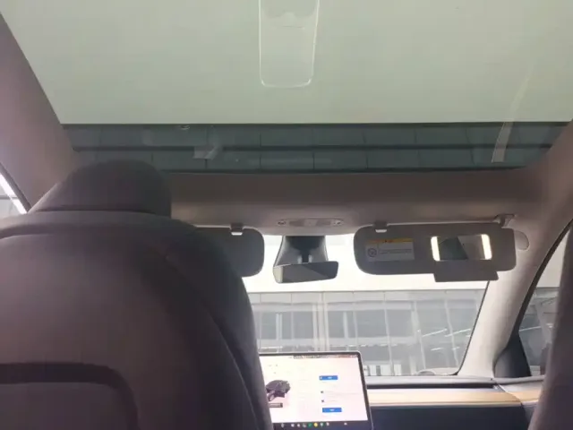 Tesla Model Y — Фото автомобиля 17